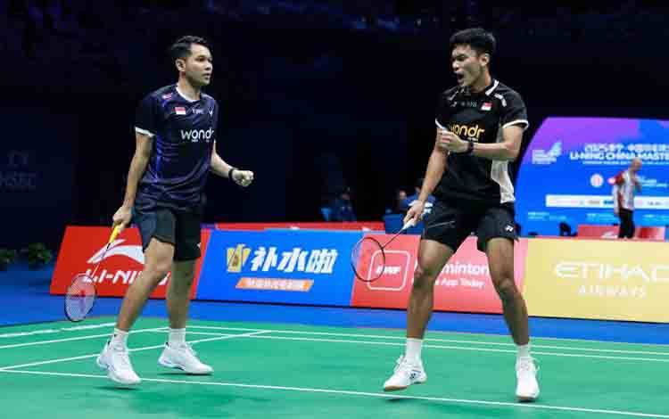 Pasangan ganda putra Indonesia Fajar Alfian/Muhammad Shohibul Fikri saat bertanding di babak 16 besar China Masters 2025 yang berlangsung di Shenzhen Arena, Chengdu, Kamis (18/09/2025). (ANTARA/HO-PBSI)