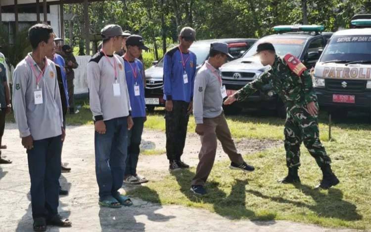 Linmas Basarang Latihan Ketangkasan, TNI Tekankan Pentingnya Disiplin dan Kesiapsiagaan