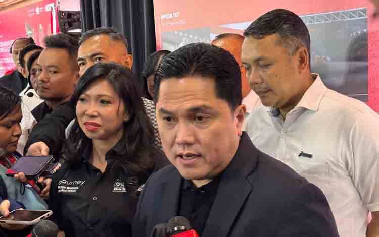 Menteri Pemuda dan Olahraga Erick Thohir saat konferensi pers di Gedung Kemenpora, Jakarta, Senin (29/09/2025). (ANTARA/FAJAR SATRIYO)