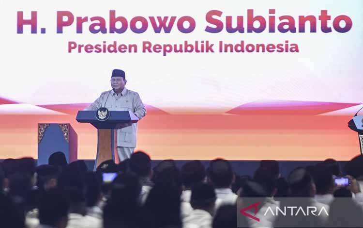Presiden Prabowo Subianto berpidato saat menghadiri penutupan Musyawarah Nasional (Munas) VI Partai Keadilan Sejahtera (PKS) di Jakarta, Senin (29/9/2025). Munas VI PKS tersebut mengusung tema Kokoh Bersama, Majukan Indonesia. ANTARA FOTO/Hafidz Mubarak A/bar/pri.