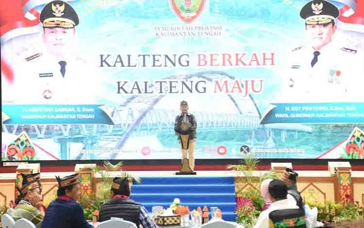 Gubernur Kalimantan Tengah (Kalteng), Agustiar Sabran memberikan sambutan saat kunjungan Komisi VI DPR RI di Aula jayang Tingang. (FOTO: BIRO ADPIM SETDA KALTENG)
