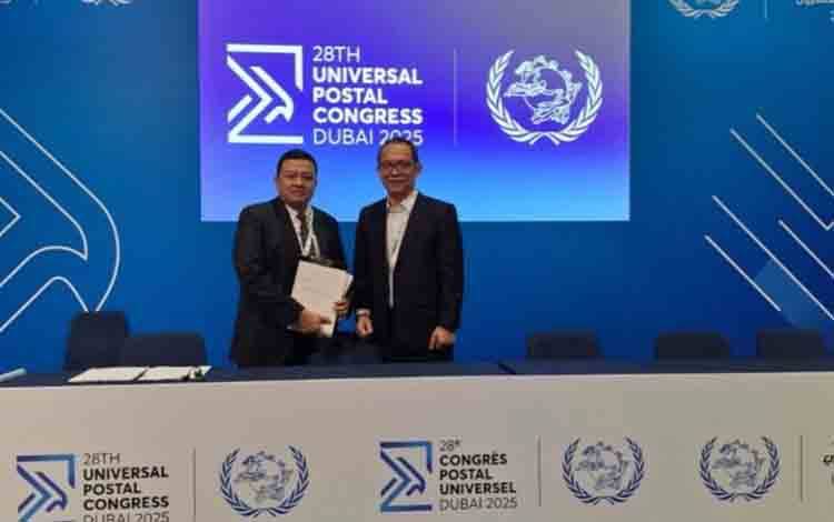 Direktur Jenderal Ekosistem Digital Kementerian Komunikasi dan Digital (Kemkomdigi) Edwin Hidayat Abdullah (kiri) dan Direktur Pos dan Penyiaran Kemkomdigi Pak Gunawan Hutagalung (kanan). ANTARA/HO-Kementerian Komunikasi dan Digital
