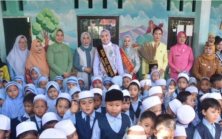 Ketua TP-PKK Kalteng Hadiri Sosialisasi Posyandu 6 Bidang SPM di Katingan