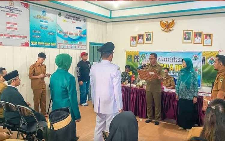 Camat Kapuas Harap Pj. Kepala Desa Sei Asem yang Baru Mampu Mengemban Amanah