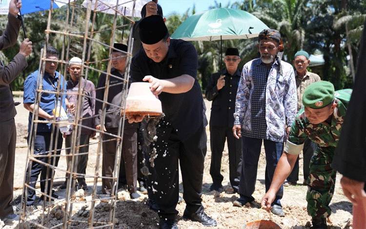 Peletakan Batu Pertama SMP Islam Hidayatul Falah, Lamandau Fokus pada Peningkatan SDM