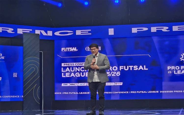 Ketua umum Federasi Futsal Indonesia (FFI, Michael Victor Sianipar, memberi sambutan pada jumpa pers peluncuran Pro Futsal League musim 2025/2026 di Jakarta, Rabu (1/10/2025). (ANTARA/RAUF ADIPATI)
