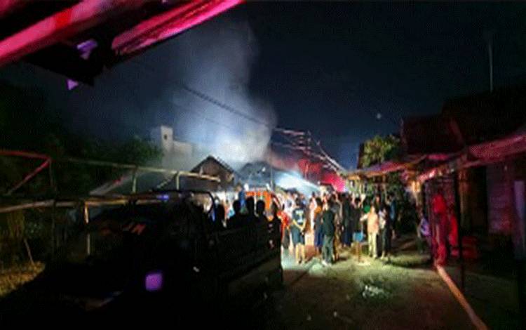 Kebakaran di Pasar Basarang Kapuas Ludeskan Sebuah Rumah Sekaligus Toko