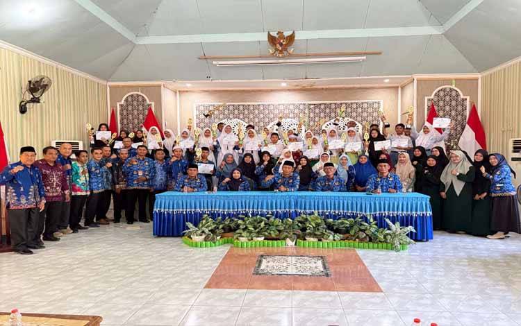 Kepala Kemenag Apresiasi 33 Siswa Berprestasi di OMI Kapuas