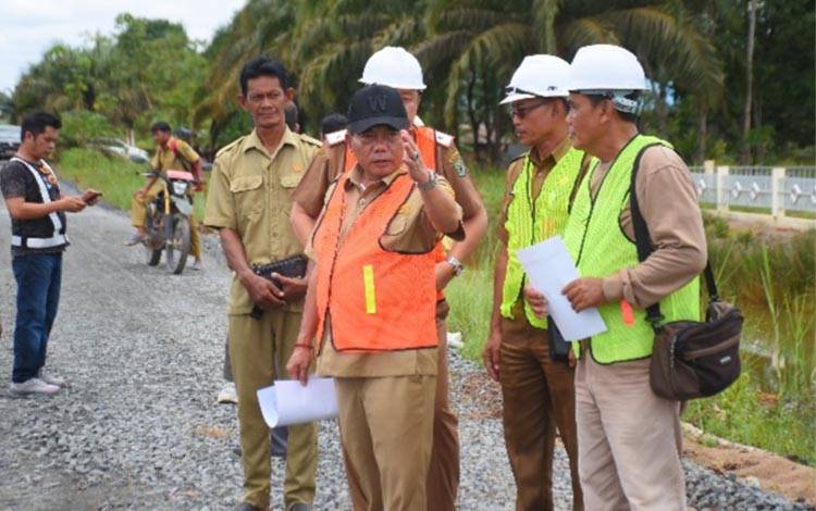 Tingkatkan Konektivitas, Kapuas Kejar Penyelesaian Proyek Jalan Vital hingga Akhir Tahun