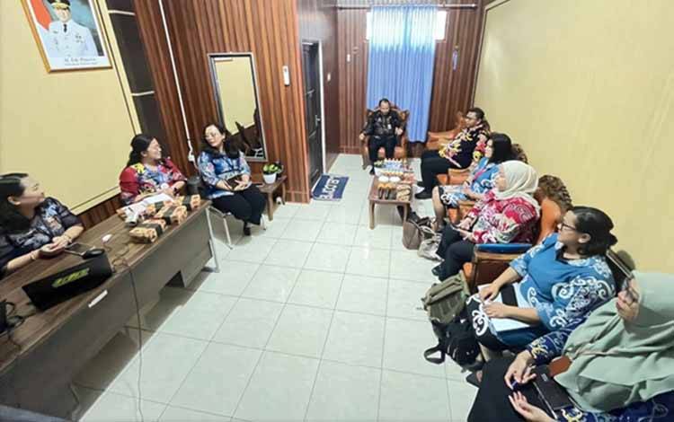KI Kalteng Lakukan Visitasi Monev ke DPMPTSP, Klarifikasi SAQ Jadi Fokus