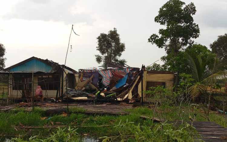 2 Kecamatan di Kapuas Dihantam Puting Beliung, 143 Rumah Rusak dan 149 KK Jadi Korban