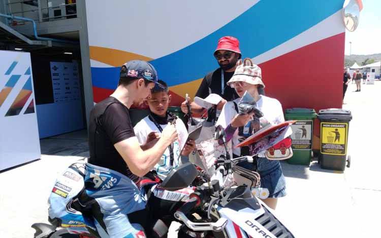 Menangi Duel dengan Marquez, Acosta Raih Kemenangan Sprint Pertamanya
