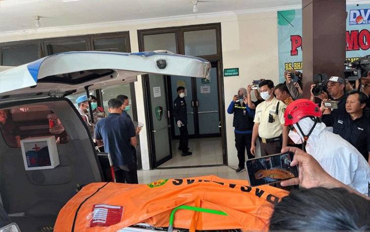 RS Bhayangkara Surabaya Terima 45 Kantong Jenazah Ponpes Al Khoziny