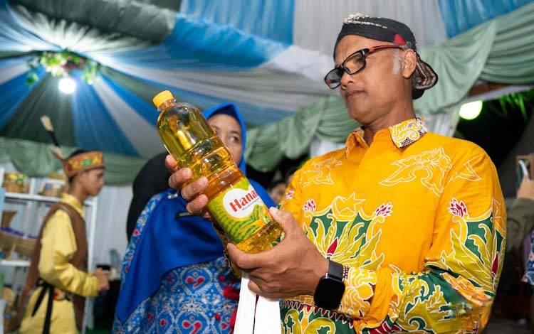Minyak Goreng Hanau Angkat Kebanggan dari Tanah Kalteng
