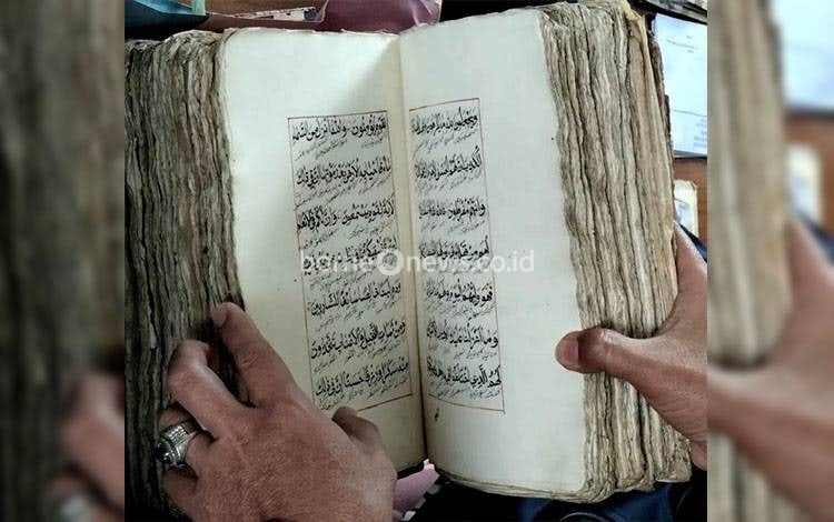 Dinas Kearsipan dan Perpustakaan Barito Utara Terima Al Quran Tulisan Tangan Karya Ulama Lokal