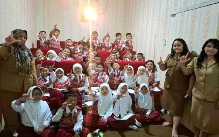 Disarpustaka Kapuas Kenalkan Fungsi Perpustakaan kepada Usia Dini