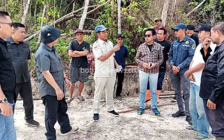 Dewan Barito Utara Dukung Program Cetak Sawah di Gunung Timang