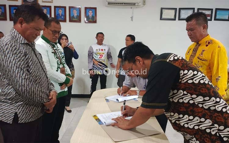 Bupati Seruyan Hadiri Serah Terima Jabatan Pjs Direktur Perumdam Tirta Seruyan