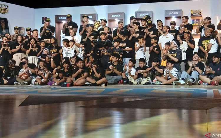Dewa United Banten Rayakan Juara Pertama IBL Bersama Penggemar