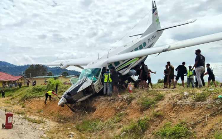 Pesawat Smart Air Tergelincir saat Mendarat di Lapangan Terbang Tiom