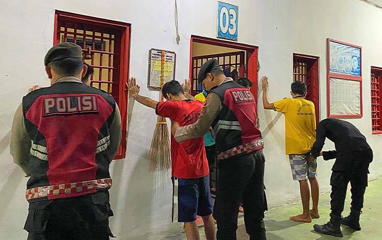 Rutan Tamiang Layang dan Polres Barito Timur Gelar Razia Tengah Malam