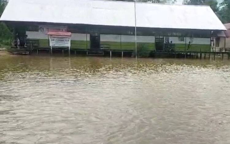 DPRD Kotim Minta Pemkab Prioritaskan Relokasi Sekolah yang Rawan Banjir di Daerah Aliran Sungai