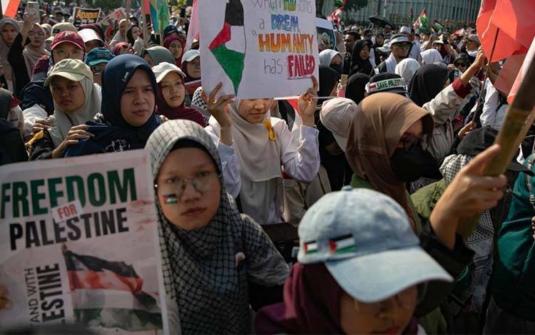 Ribuan Warga Ikuti Aksi Damai Bela Palestina di Patung Kuda