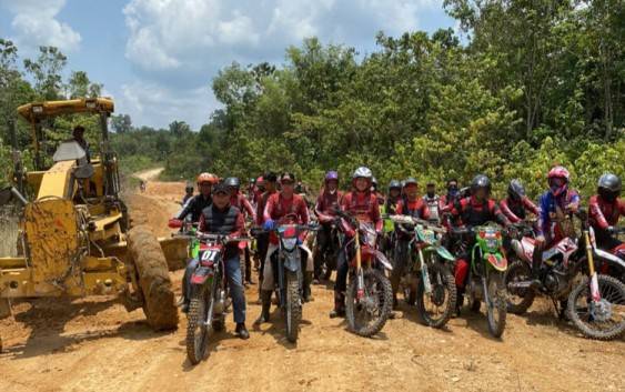 Bupati Kapuas dan Rombongan Jelajahi 4 Kecamatan Non Pasang Surut dengan Motor Trail