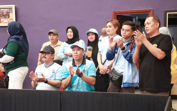 Pempro Kalteng Apresiasi Semangat Juang Atlet Tenis Meja Kalteng di PORNAS Korpri