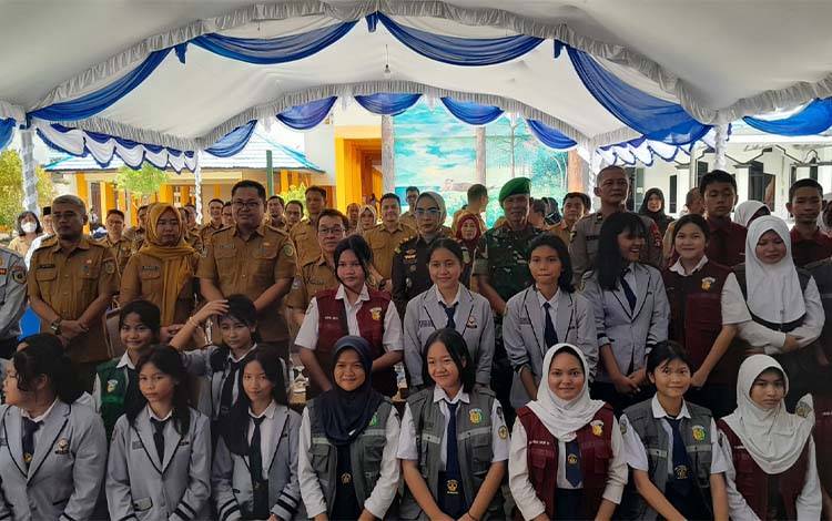 Program Cek Kesehatan Gratis ke Sekolah di Palangka Raya Disertai Edukasi Hidup Sehat