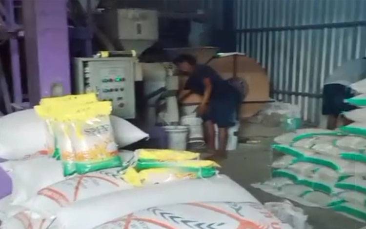Penggilingan di Mulya Sari Diduga Oplos SPHP dengan Beras Lokal