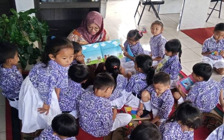 Murid TK Beringin Padati Perpustakaan Pandawa, Lurah Kalampangan Dorong Gemar Membaca