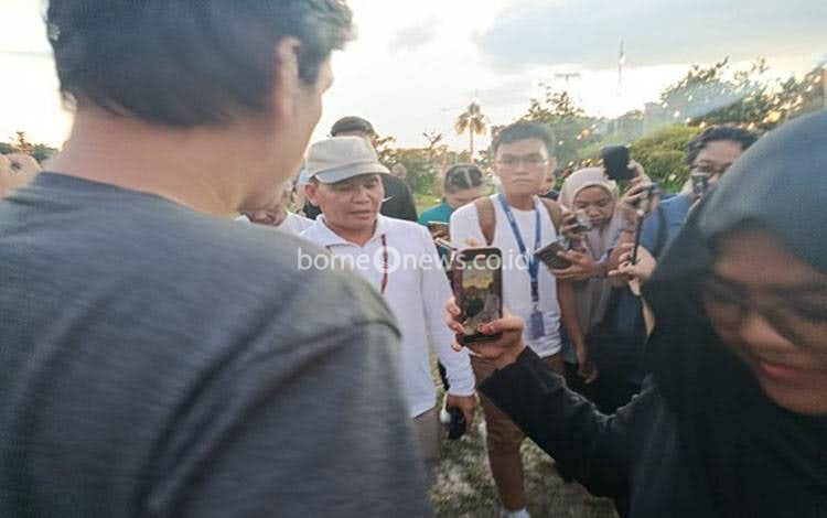 Gubernur Kalteng, Agustiar sabran saat diwawancarai awak media (Foto:MARINI)