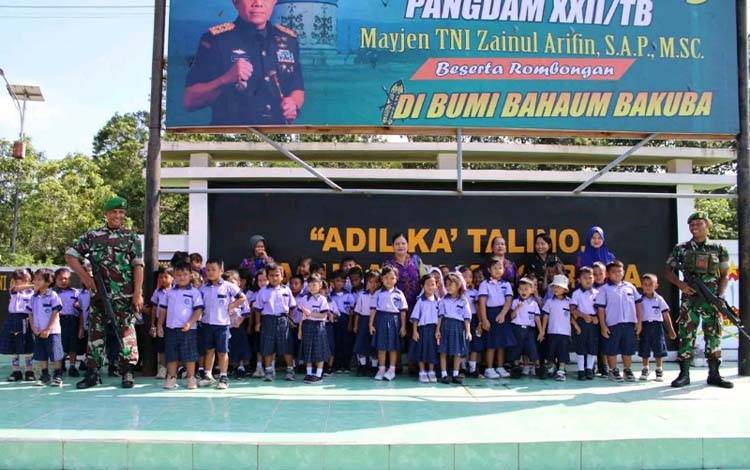 Kunjungan Edukatif: Dandim 1017 Lamandau Perkenalkan Dunia TNI kepada Anak TKN Pembina