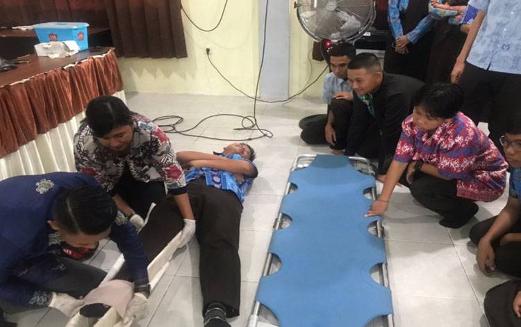 Kadinkes Apresiasi Go to School PSC 119 Kapuas, Siswa Dilatih Jadi Pahlawan Pertolongan Pertama