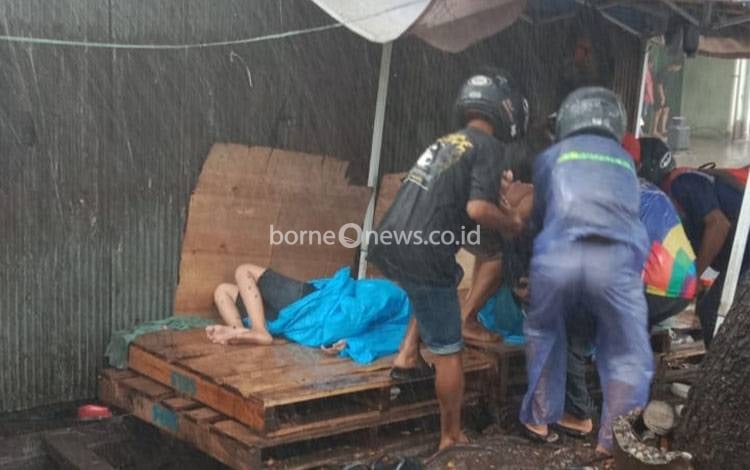 Pohon Tumbang Timpa Pengendara Motor di Banjarmasin, Dua Korban Luka Parah