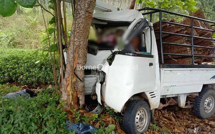 Pikap Tabrak Pohon di Gunung Kayangan Kalsel, Tiga Korban Terluka dan Satu Terjepit