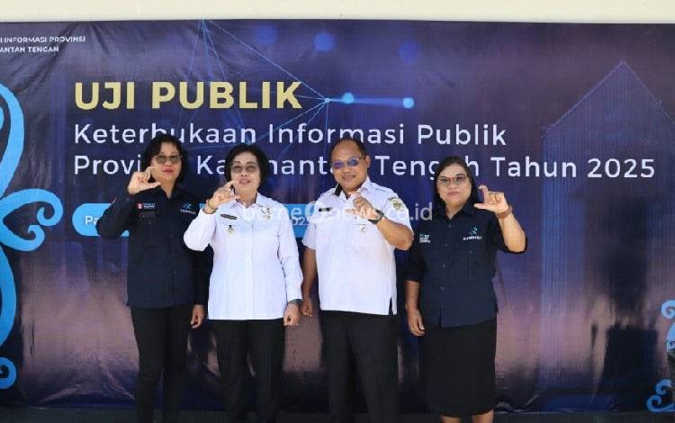 Wakil Bupati Gunung Mas Efrensia L.P Umbing bersama Kepala Diskominfosantik Ruby Haris dan lainnya. (FOTO: MMC GUMAS)