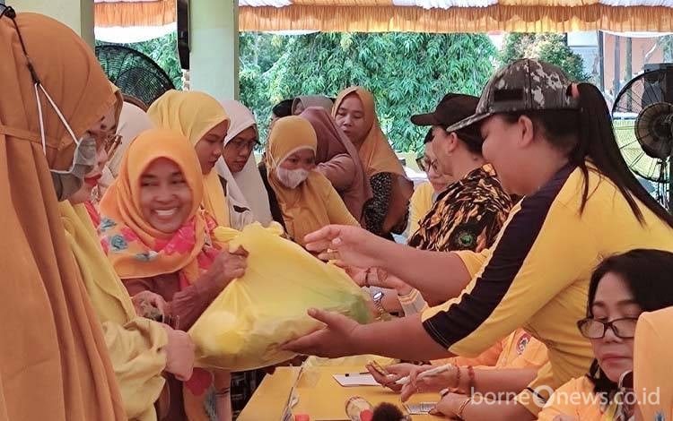 Golkar Kalteng Gelar Tebus Murah 1.000 Paket Bahan Pokok untuk Warga