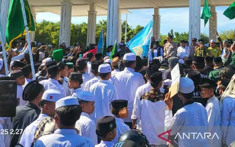 Polisi Diterjunkan Amankan Ribuan Alumni Pesantren Demo Boikot Trans7