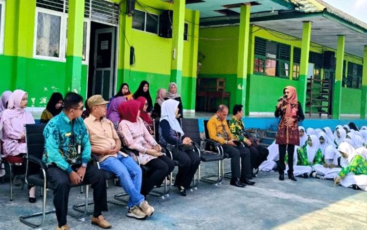 KPU Barut Dorong Pendidikan Demokrasi Sejak Dini Lewat Pemilihan Ketua OSIM MTsN Muara Teweh