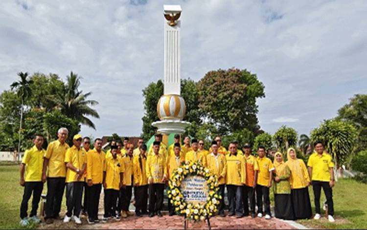 Kader Golkar Kobar Ziarah Makam Pahlawan dan Syukuran Dalam Rangka HUT ke-61