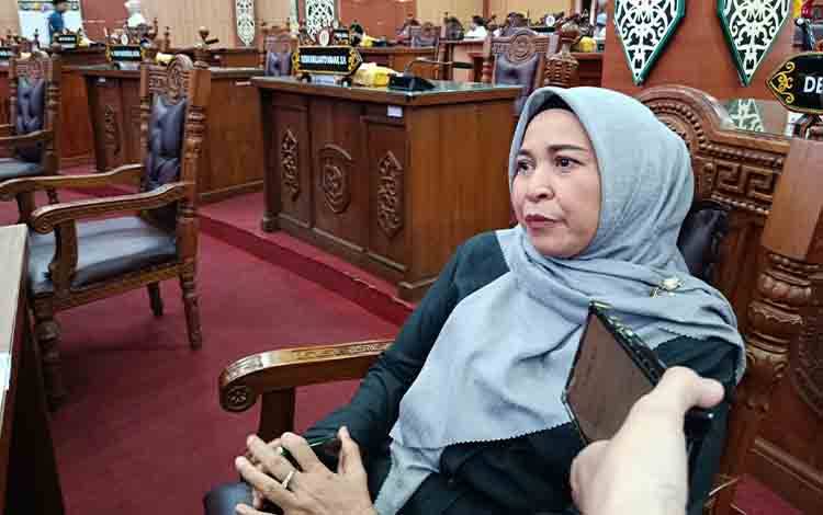 Ketua Komisi I DPRD Palangka Raya, Mukarramah. (FOTO: MARINI)