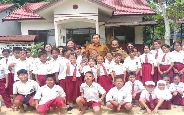 Wabup Pulang Pisau Tinjau SDN Buntoi 2 dan SDN Buntoi 3