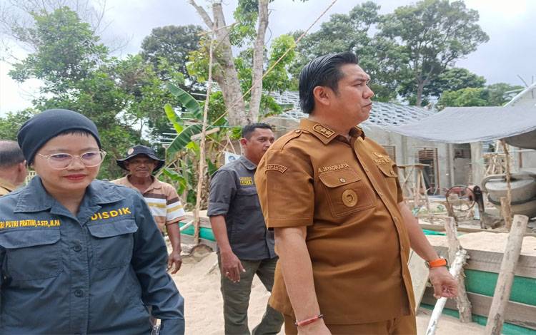 Wabup Pulang Pisau Tinjau Proyek Revitalisasi SMPN 3 Kahayan Hilir