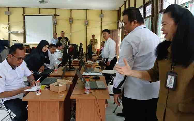 Asisten III Tinjau Seleksi Substansi Bakal Calon Kepala Sekolah