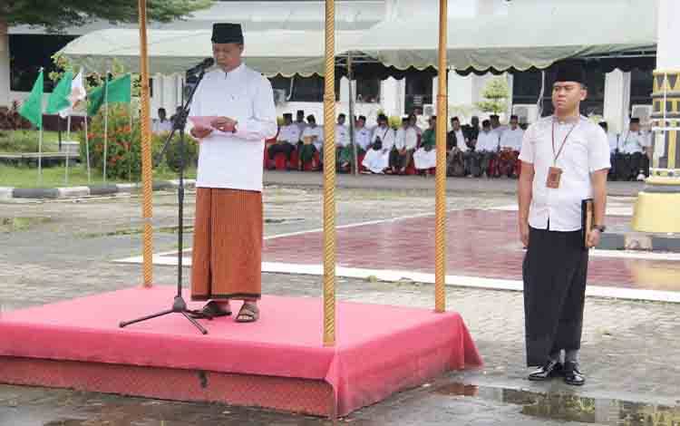 Wabup Seruyan Pimpin Apel Hari Santri Nasional 2025: Santri Harus Jadi Pelaku Sejarah Baru