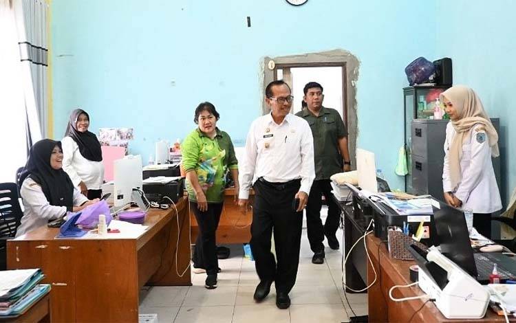 Sidak ke Dinkes dan Disdik, Wabup Lamandau Tekankan Efisiensi-Disiplin ASN