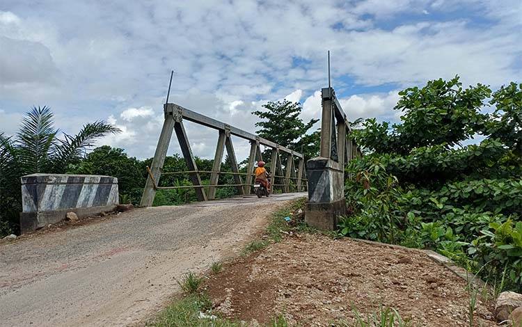 Pemkab Kotim Beberkan Alasan Pembangunan Permanen Jembatan Patah Tertunda