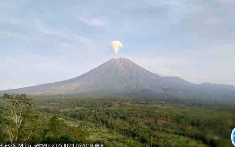 Gunung Semeru Dua Kali Erupsi Disertai Letusan Setinggi 700 Meter